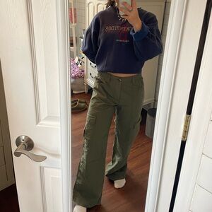 Old Navy Army Green Wide Leg Cargo Pants. size: medium